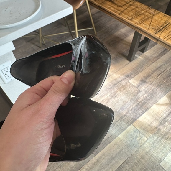 CUSHIONED Heels! Rockport Patent Leather pumps - Picture 9 of 10